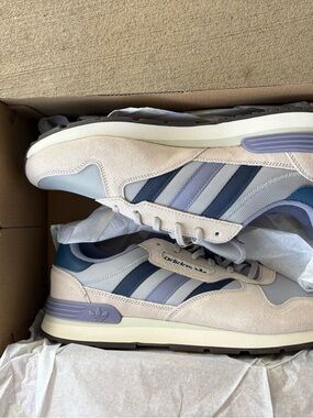 Adidas Men's Beige and Blue Runner Sneakers